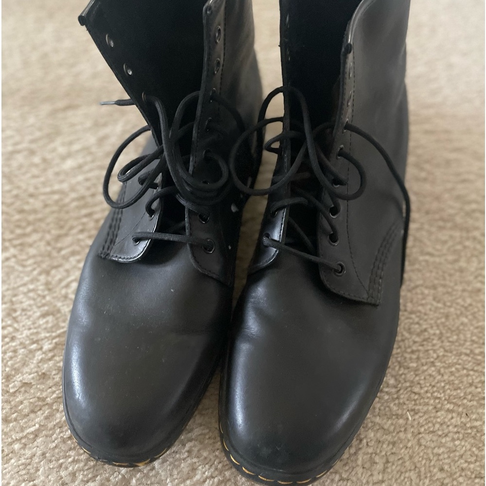 Dr. Marten Air Wick Leather Boots